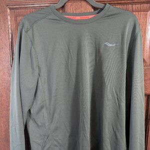 Saucony Shirt Mens Stopwatch Long Sleeve Green (Rockface) - Medium - EUC